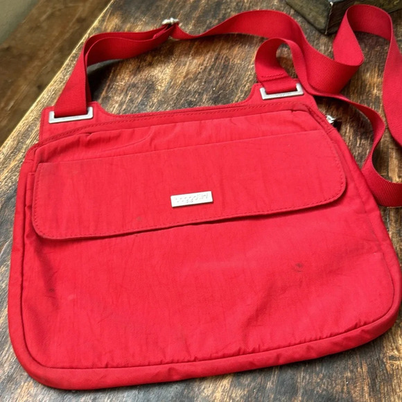Baggallini Women's red Single Zip Crossbody Bag travel Purse Front Pocket nylon - Picture 1 of 10